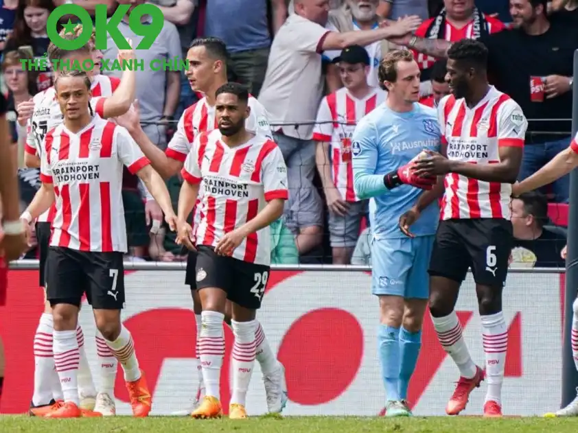 PSV và Napoli đang hướng tới 3 điểm để đặt hy vọng có 1 tấm vé đi tiếp (Ảnh: ESPN) PSV và Napoli đang hướng tới 3 điểm để đặt hy vọng có 1 tấm vé đi tiếp (Ảnh: ESPN)